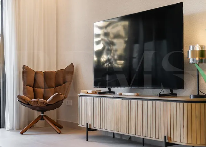 Coastside Gem With Terrace Rems Daire