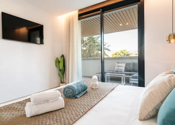 Coastside Gem With Terrace Rems