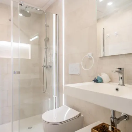Apartment Coastside Gem With Terrace Rems Fuengirola